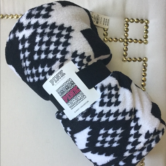 💗🖤VS Pink Snowflake Fleece Blanket🖤💗 - Picture 4 of 6